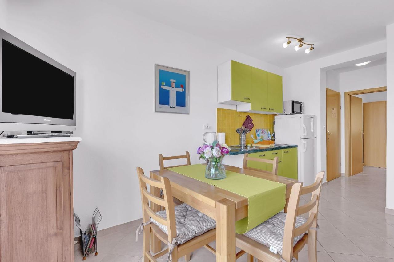 Apartments Lucija Baška Voda Екстериор снимка