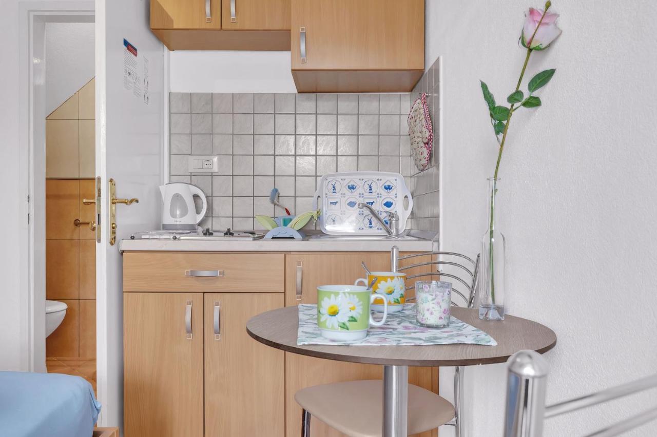 Apartments Lucija Baška Voda Екстериор снимка